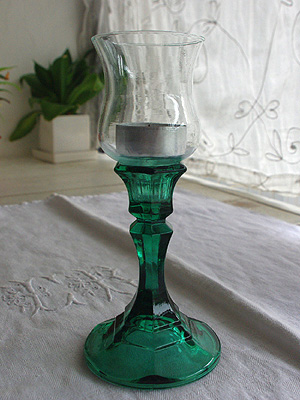 アンティーク　緑色ガラス　キャンドルホルダー